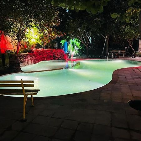Green Leaf Cafe And Home Stay Greater Noida Exteriör bild