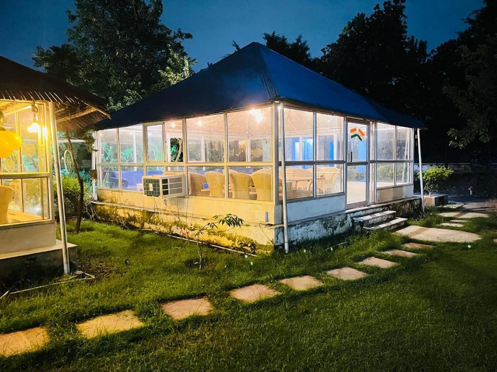 Green Leaf Cafe And Home Stay Greater Noida Exteriör bild