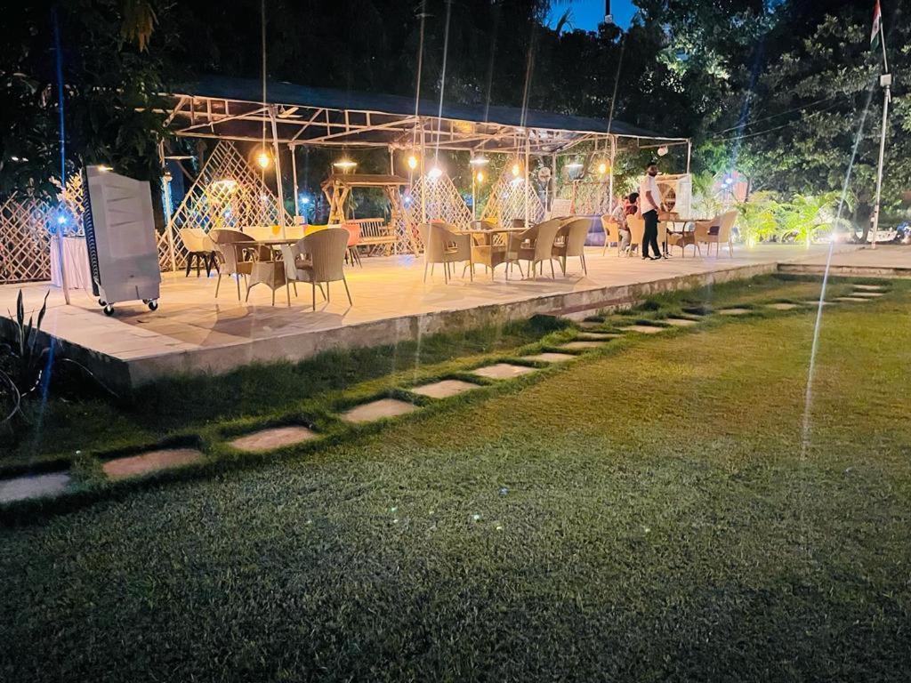 Green Leaf Cafe And Home Stay Greater Noida Exteriör bild